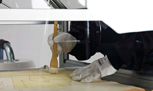 Non-invasive cleaning systems Non-invasive cleaning systems