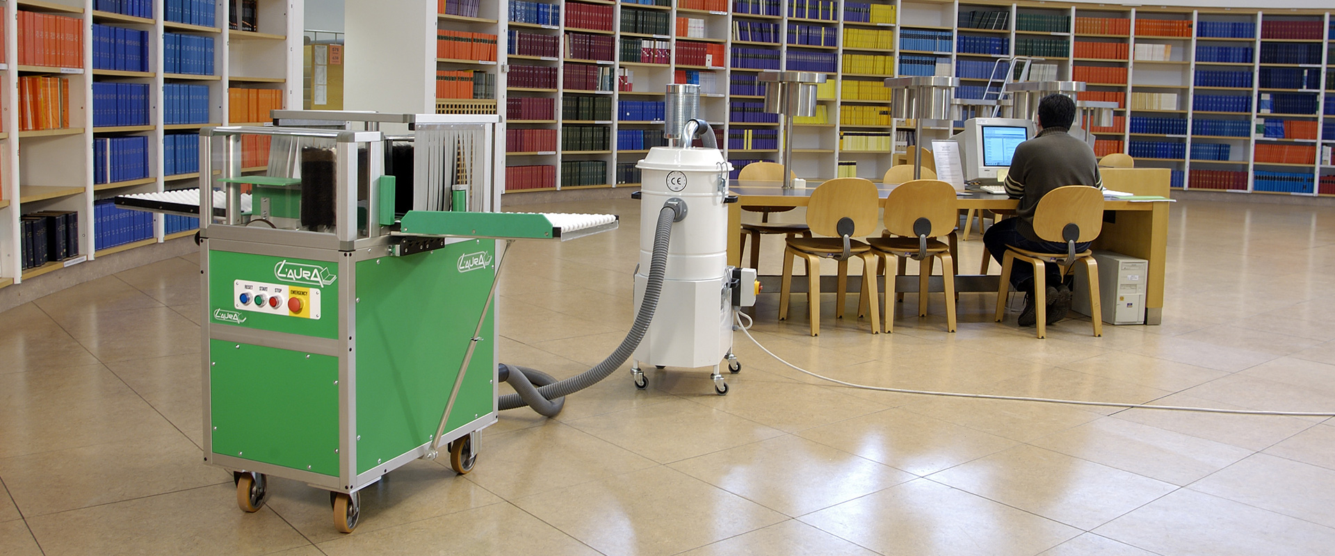 L’aura Semi-automatic archive cleaning machine L’aura Semi-automatic archive cleaning machine